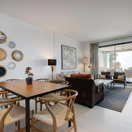 Apartment Ground Floor 4 Bedroom @ Hills!