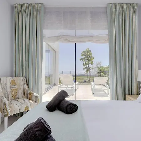 Apartment Ground Floor 4 Bedroom @ Hills! *
