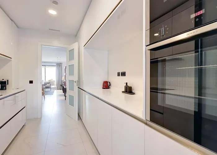 Ground Floor 4 Bedroom @ Hills! * 에스테포나