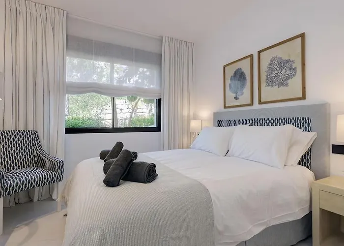 Ground Floor 4 Bedroom @ Hills! 아파트 에스테포나