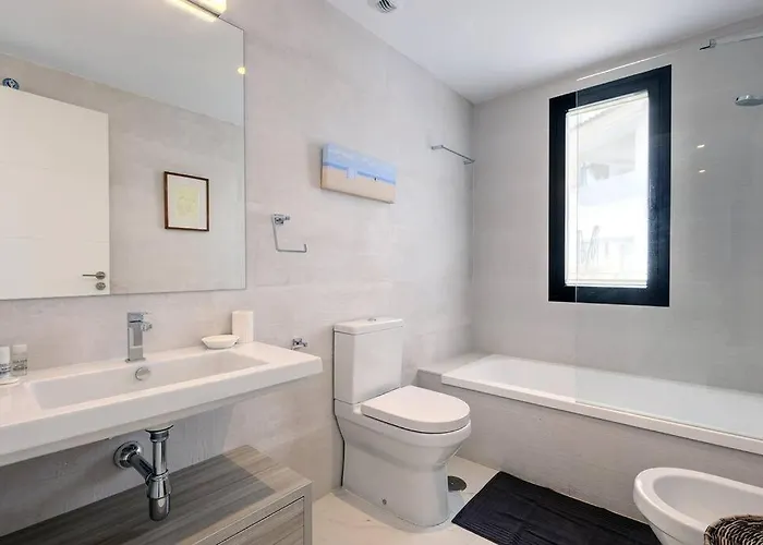 Ground Floor 4 Bedroom @ Hills! 아파트 *