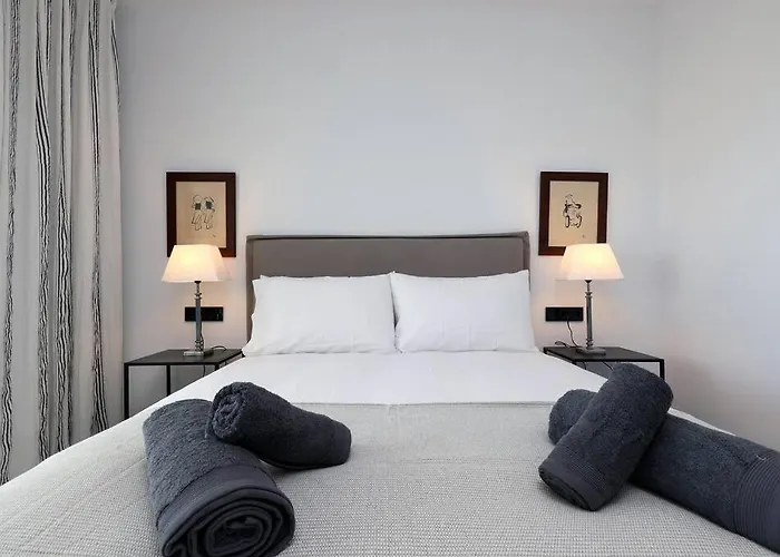 Ground Floor 4 Bedroom @ Hills! 아파트
